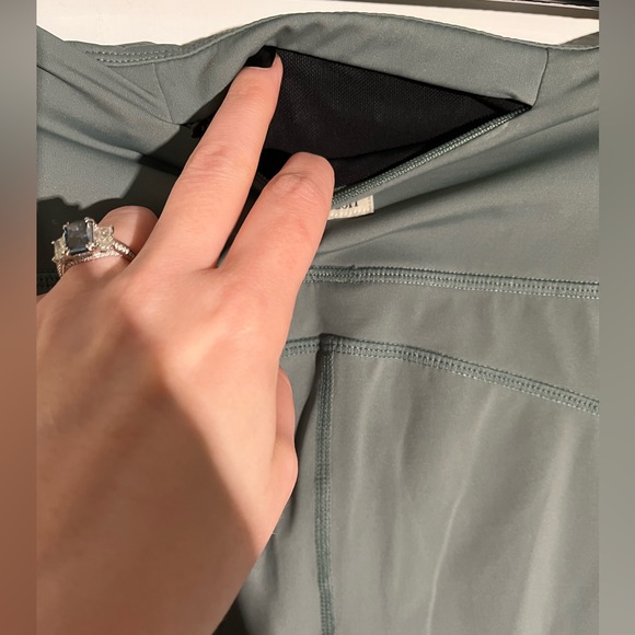 Vuori Stride Leggings - size XL - Picture 3 of 16